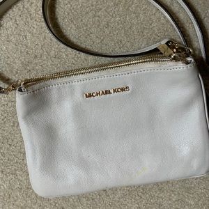 Micheal Kors 3 pocket crossbody